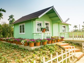 Kleines Gartenhaus aus Holz
