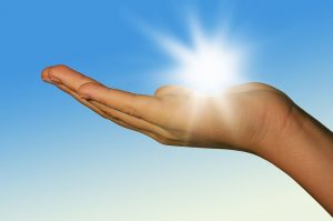 "Sonne auf der Haut/Hand" | Bild: Christian Stoll fotolia.com