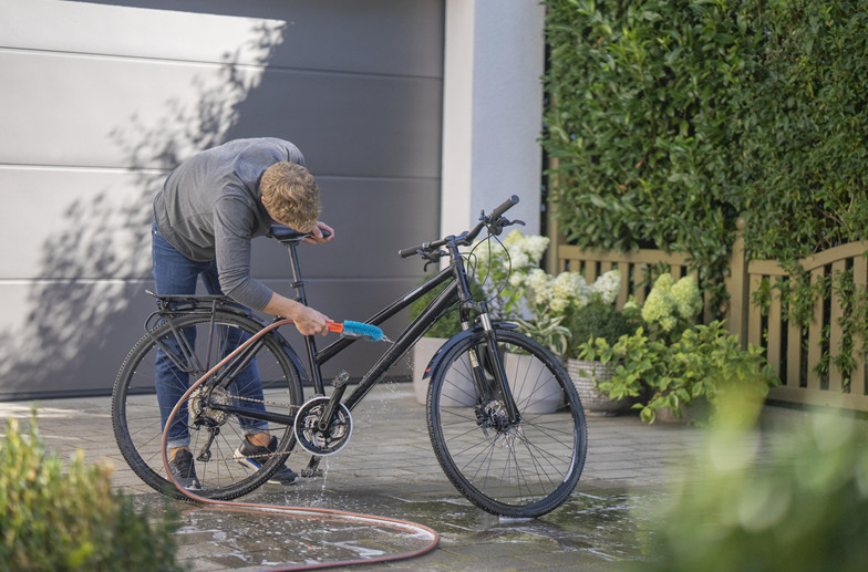 GARDENA® Cleansystem Fahrradbürste mit Seifenstäbchen 18865-34